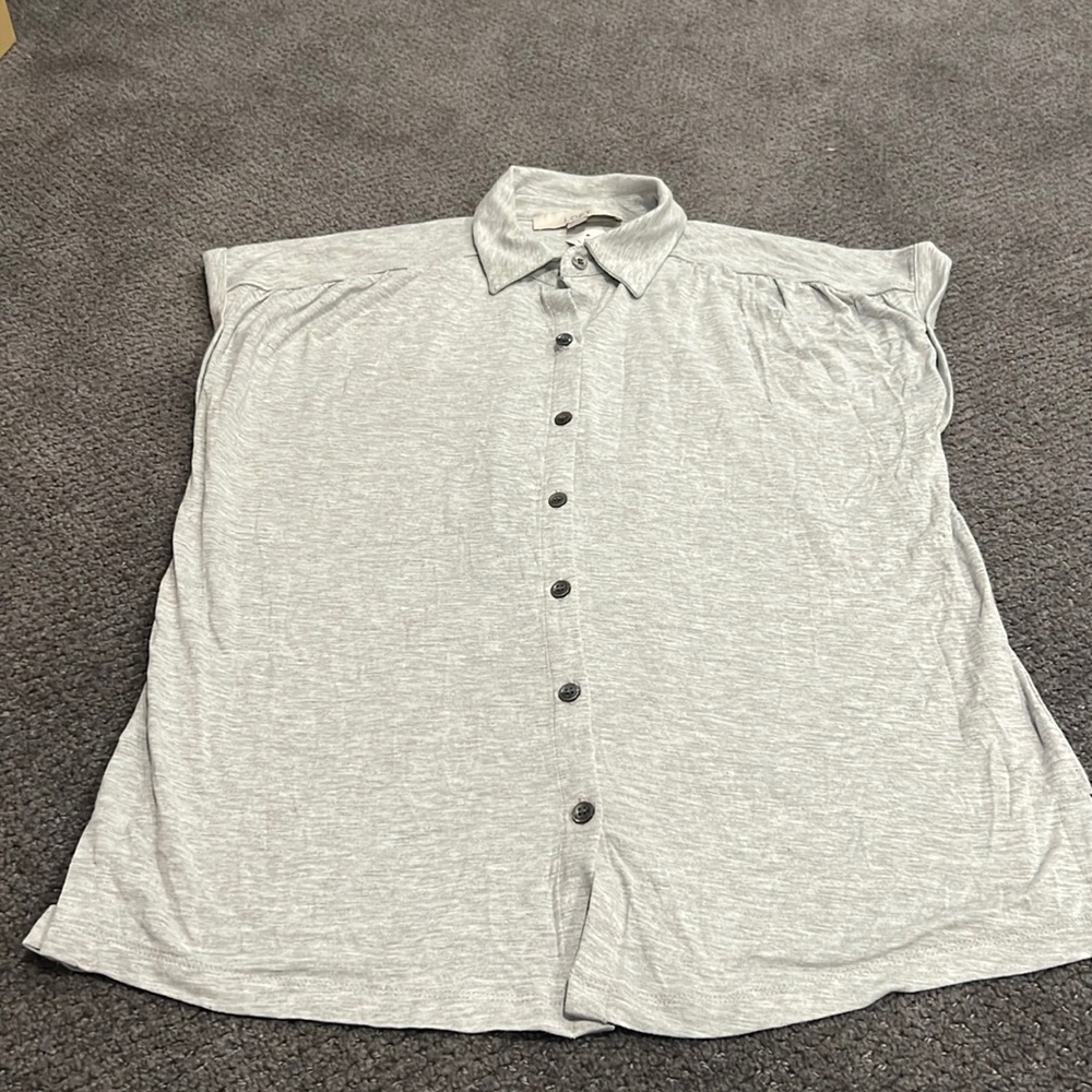 NWT LOFT Gray Cap Sleeve Button Up